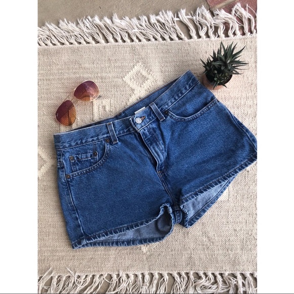 FREE* 🇺🇸 USA-made Levi’s denim shorts medium wash!!! - Picture 3 of 8